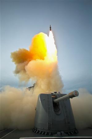 海上配備型迎撃ミサイル(SM3) 2 海上自衛隊提供